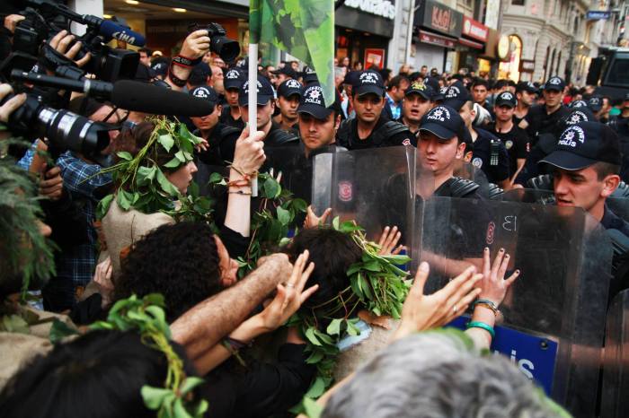 Istanbul 3rd airport protesters met with riot police, June 7 2014